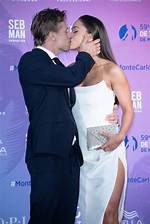 Celebrities Kissing: Photos – Hollywood Life