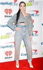 Celebrities Wearing Cropped Jackets: Pics