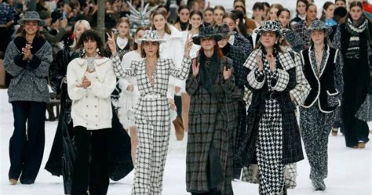 Chanel Muse Steps out Before Karl Lagerfeld Passing – Hollywood Life
