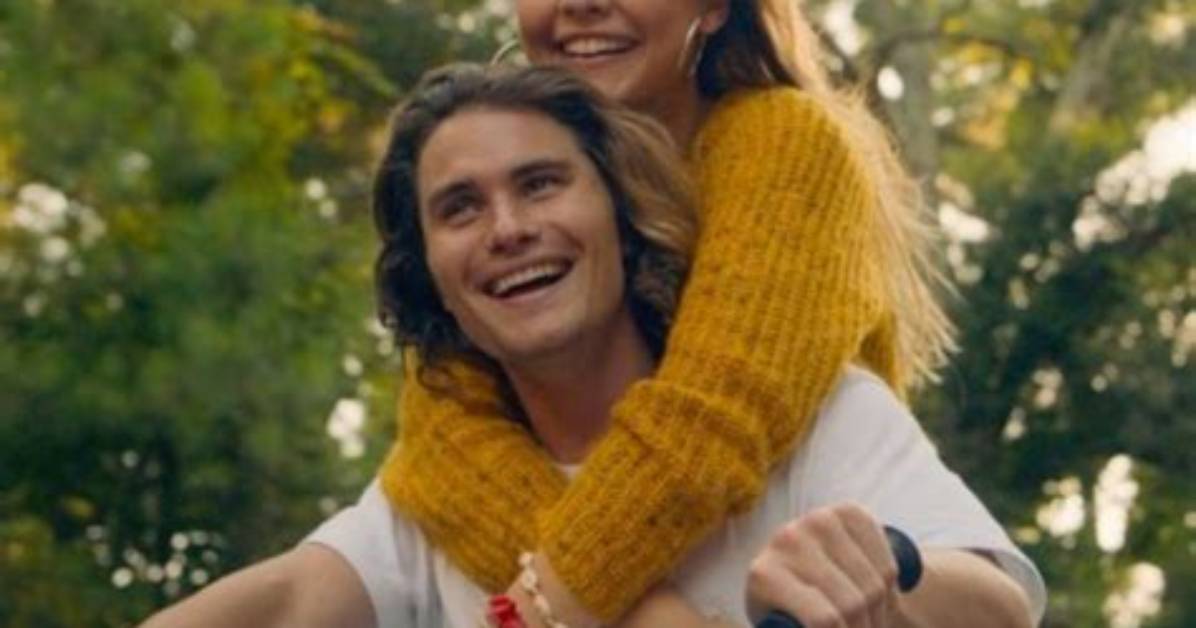 Chase Stokes & Madelyn Cline Kiss in Kygo’s Steamy ‘Hot Stuff’ Video – Hollywood Life