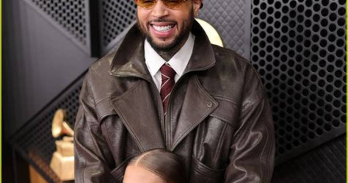 Chris Brown’s Son Aeko Films His Concert: Video – Hollywood Life