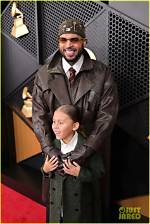 Chris Brown’s Son Aeko Films His Concert: Video – Hollywood Life