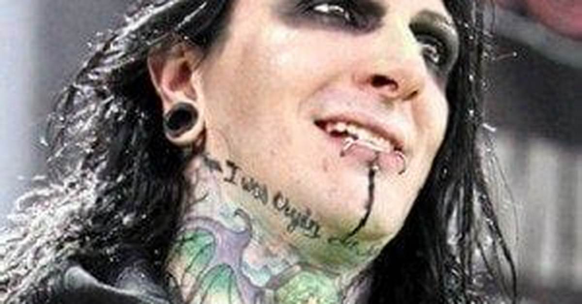 Chris Motionless Bio, Wiki, Age, Height, Tattoos, Wife, Family, Singer and Net Worth