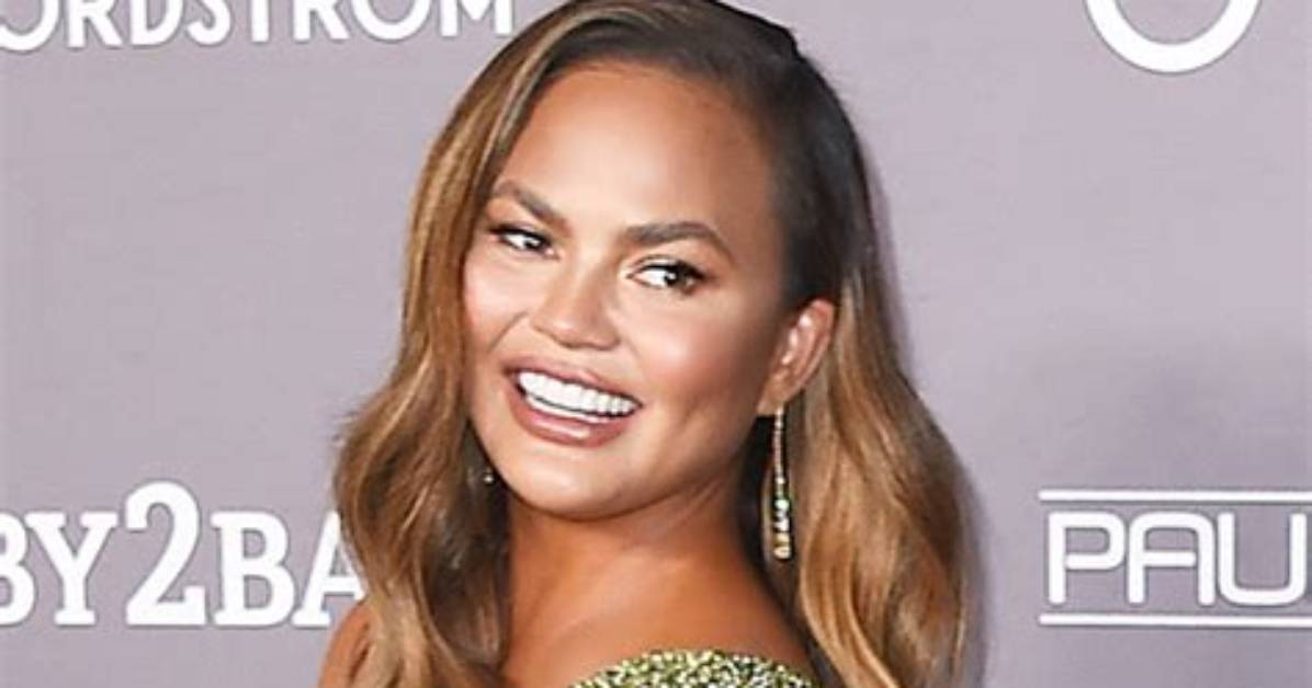 Chrissy Teigen’s Hair Makeover: Debuts New Retro Shag Cut – Before & After Pics