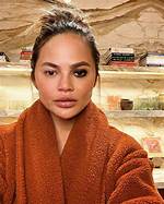 Chrissy Teigen Shares Makeup-Free Selfie While Saying Goodbye to Her ‘Pregnancy Glow’