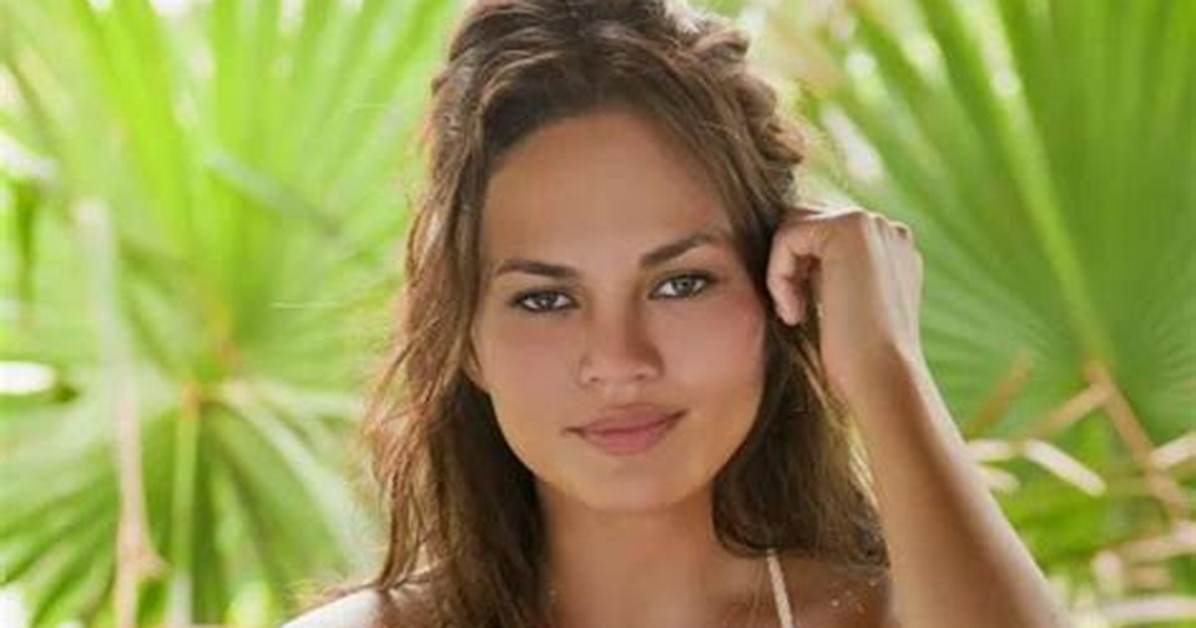 Chrissy Teigen Wears First Bikini Since Breast Implant Removal Surgery – Hollywood Life