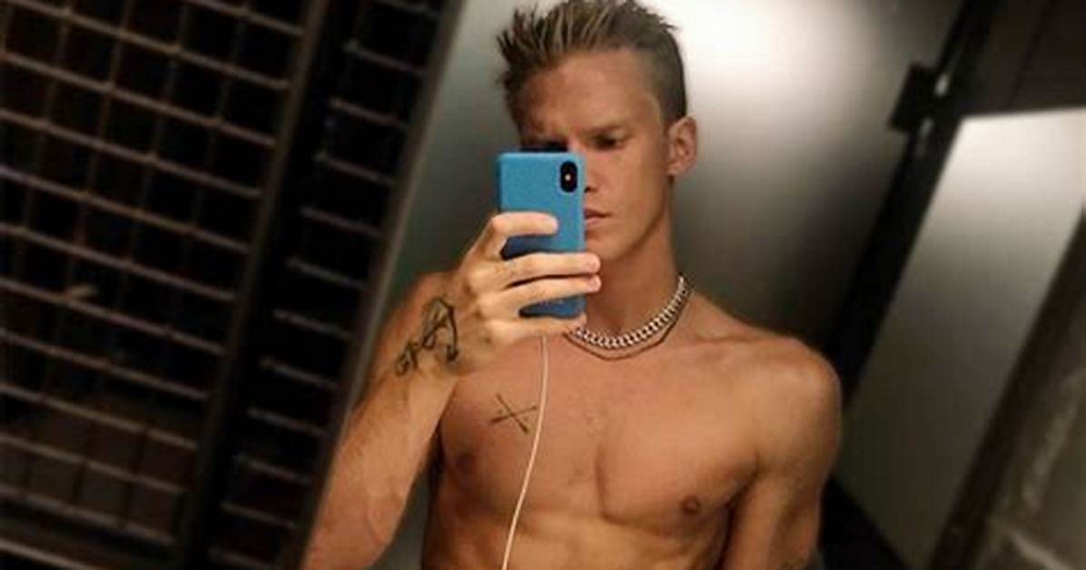 Cody Simpson Looks Hotter Than Ever with Bulging Muscles & New Shaved Head — Pic