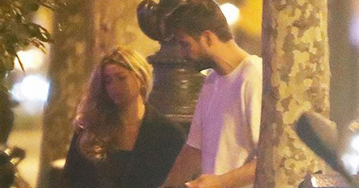 Couple Holds Hands in New Pic – Hollywood Life