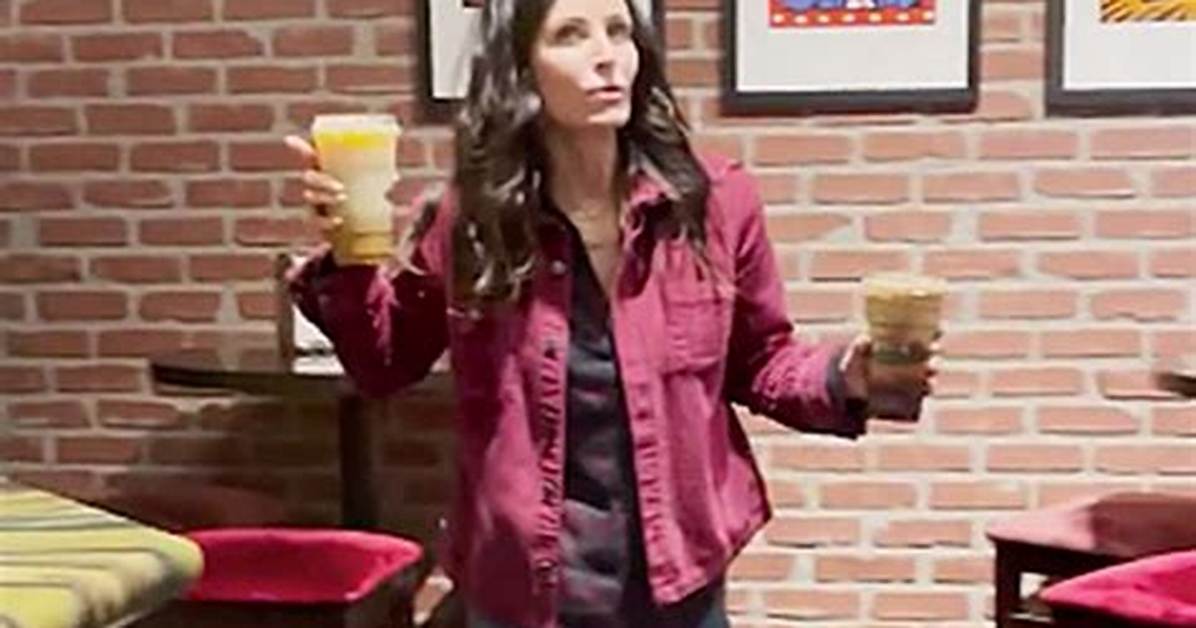 Courteney Cox Surprises ‘Friends’ Studio Tour Fans as She Jokes She’s Working ‘9 to 5’ — Watch