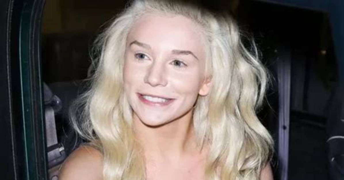 Courtney Stodden Goes Makeup-Free & Shows off Shorter & ‘Natural’ Hair While Wearing a Crop Top