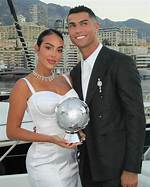 Cristiano Ronaldo’s Gf Georgina Shows off Baby Bump in Christmas Pjs After Announcing Twins