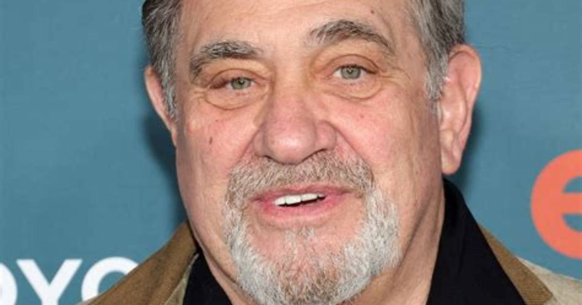 Dan Lauria ·