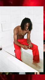 Daniel Caesar: Dating, Net Worth, Tattoos, Smoking & Body Facts