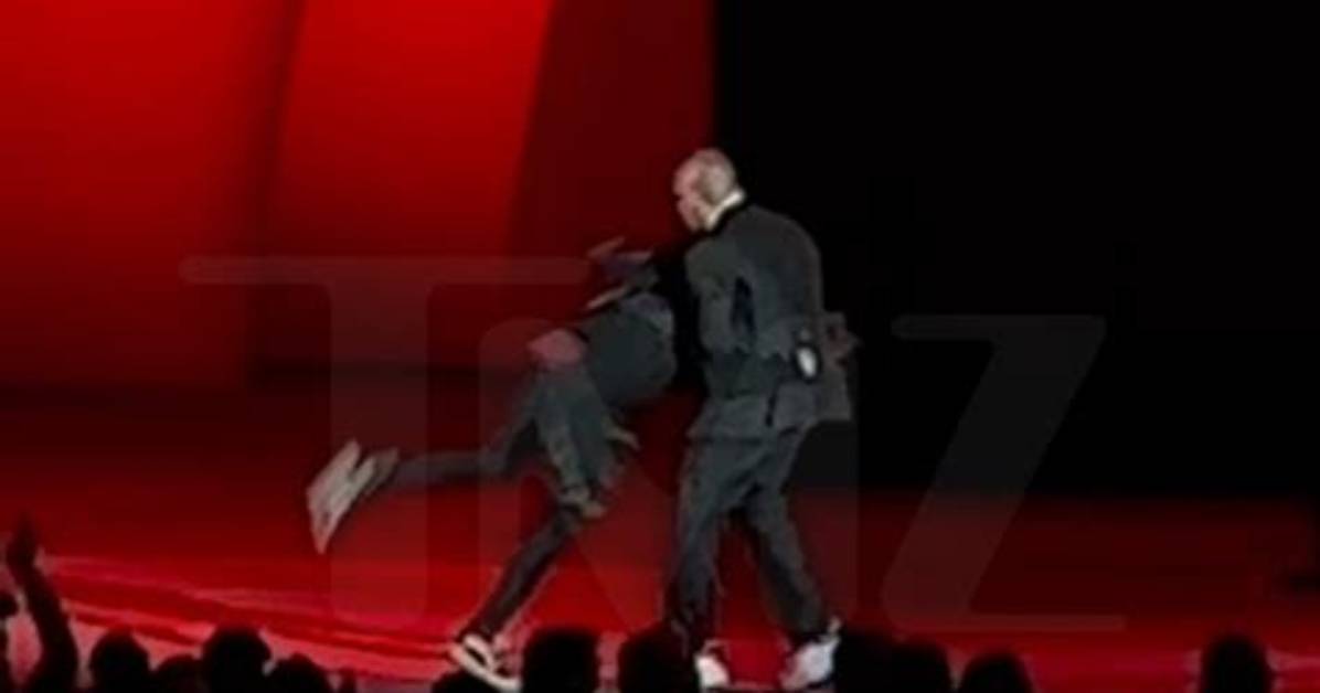 Dave Chappelle Tackled by Man with Weapon as He Performed at Hollywood Bowl: Watch