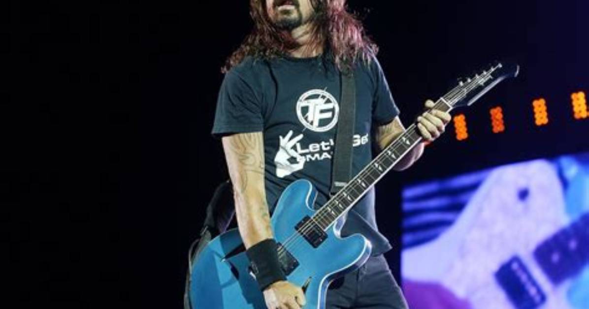 Dave Grohl Falls Offstage…Again…In Las Vegas After Chugging a Beer – Hollywood Life