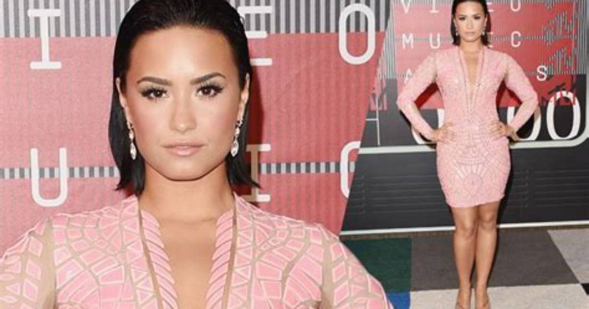 Demi Lovato Sizzles in Sexy Curve-Hugging Black Gown at the Amas