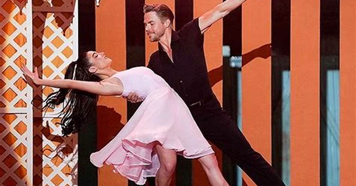 Derek Hough & Charli D’amelio Recreate ‘Dirty Dancing’ Lift: Photos – Hollywood Life