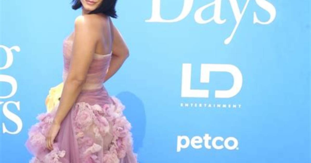 ‘Dog Days’ Premiere — Pics of Vanessa Hudgens, Nina Dobrev & Eva Longoria