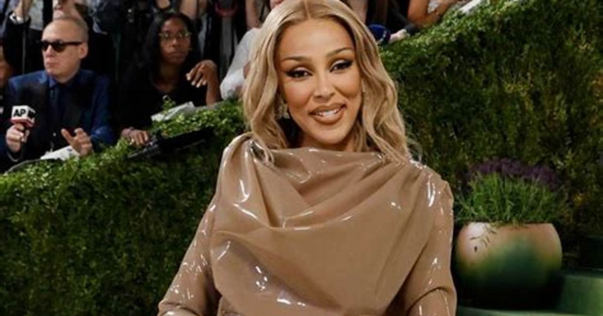 Doja Cat’s Plunging Slit Dress at Prettylittlething Event – Photos – Hollywood Life