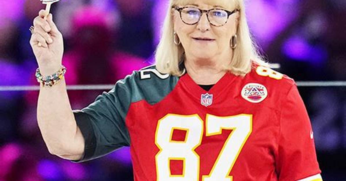 Donna Kelce Attends Super Bowl 2023 to Support Her 2 Sons – Hollywood Life