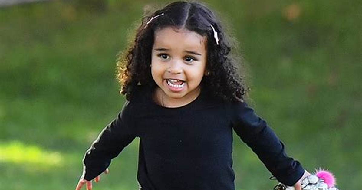 Dream Kardashian Makes Cheeky Faces as Dad Rob ‘Lols’ in Sweet Pics – Hollywood Life