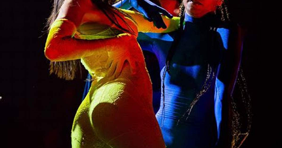 Dua Lipa Hits Las Vegas Stage in Neon Catsuit & Gloves: Photos – Hollywood Life