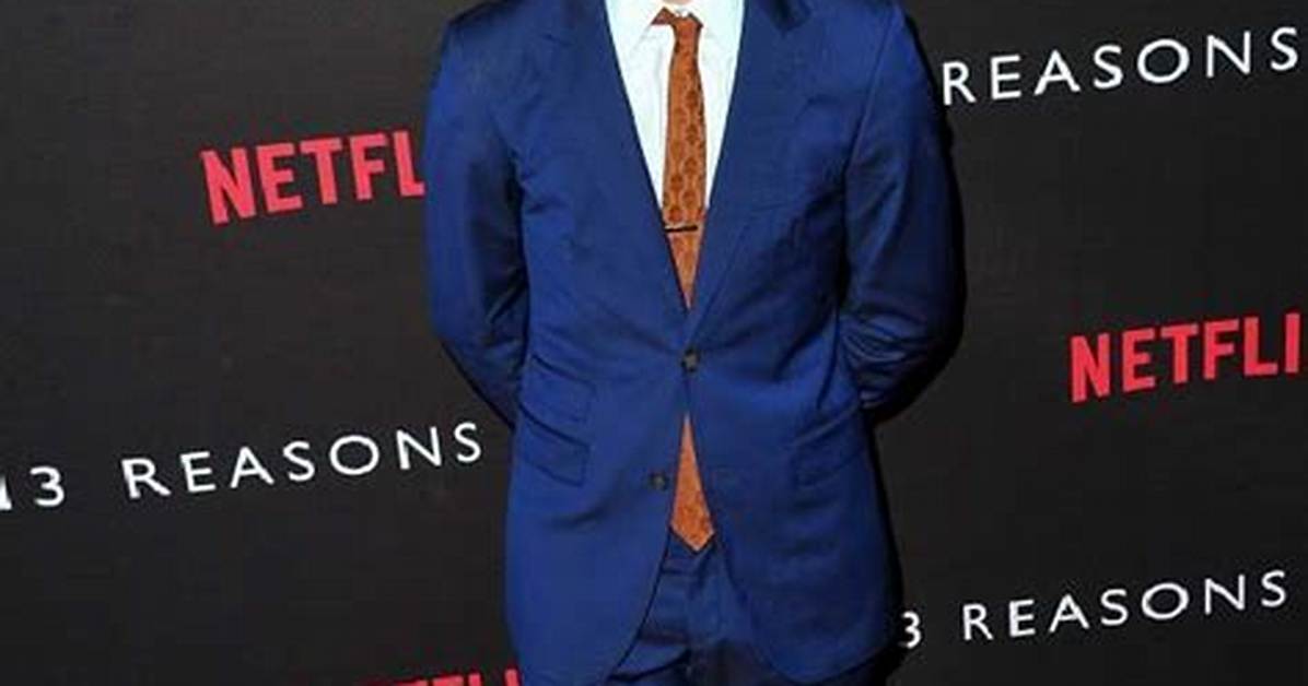 Dylan Minnette Height ·