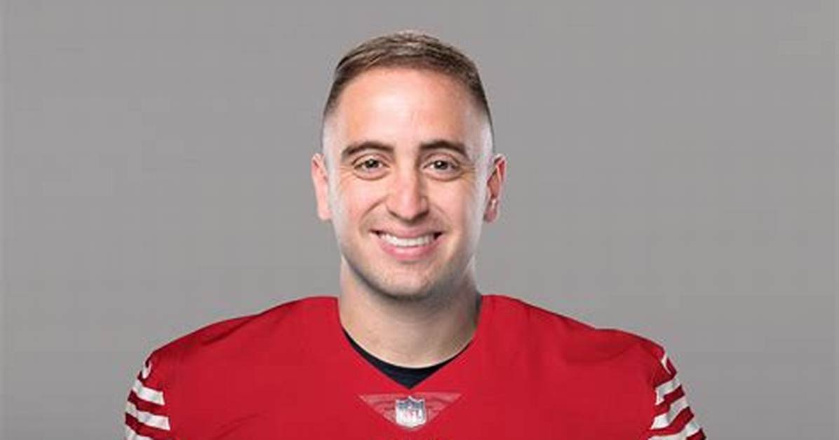 Eddy Pineiro (Bears) Salary, Girlfriend, Age, Height, Family, Net Worth