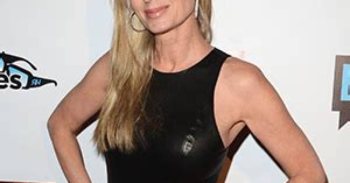 Eileen Davidson, 60, Stuns in a Sexy Swimsuit on New Year’s Day – Pic – Hollywood Life