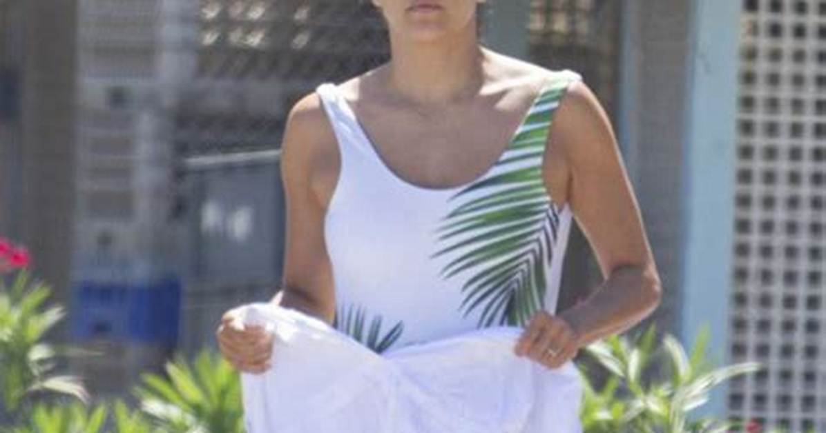 Eva Longoria’s White Swimsuit on Vacation in Mexico – Pic – Hollywood Life