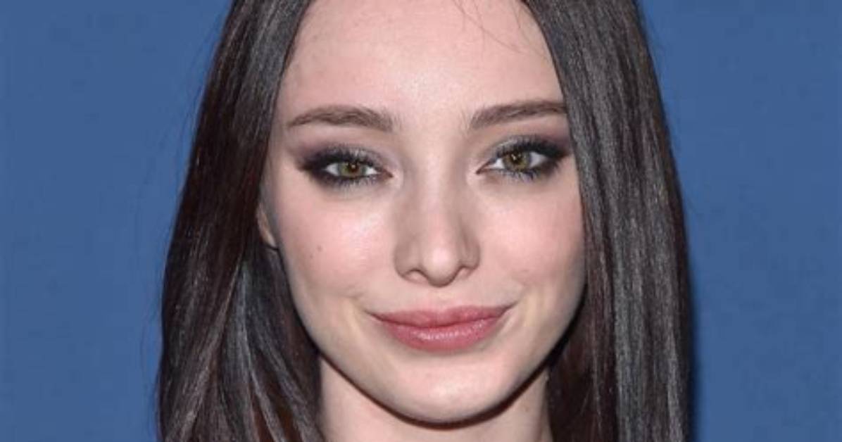 Exploring Emma Dumont Early Life Body Career Boyfriend