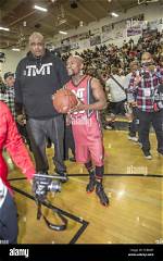 Floyd Mayweather Falls at Charity Basketball Game — Watch – Hollywood Life