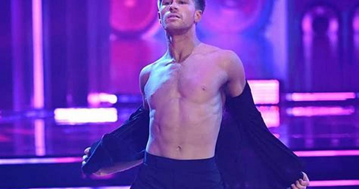Goes Shirtless in New Tiktok Dance Video – Hollywood Life