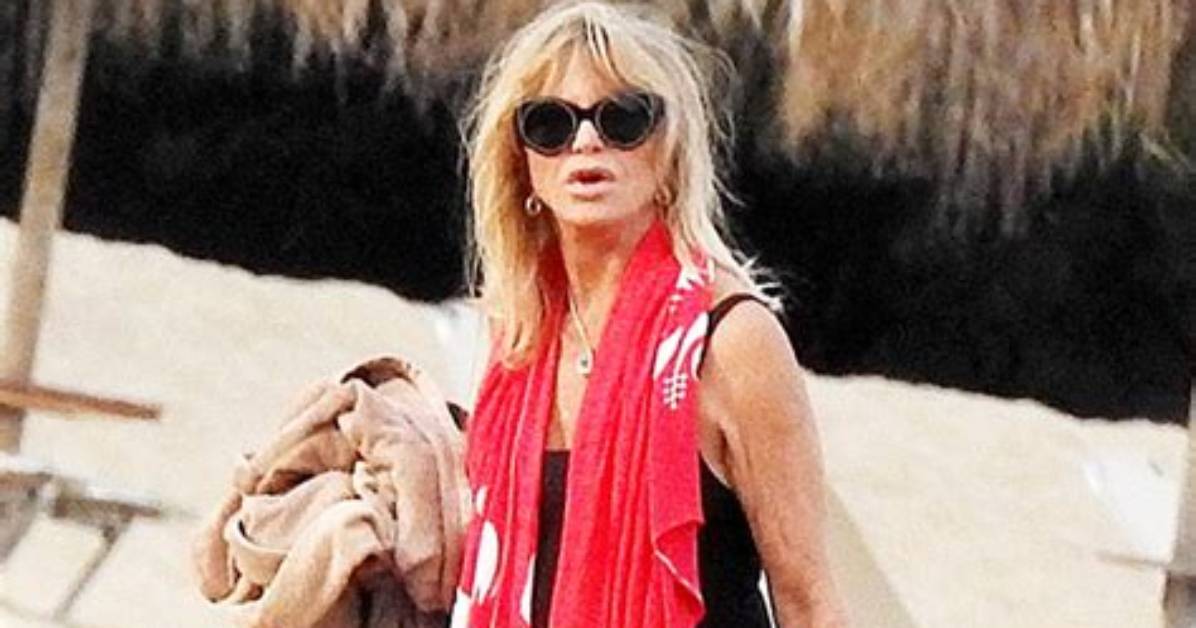 Goldie Hawn Rocks Black Swimsuit in Greece with Kurt Russell: Photos – Hollywood Life