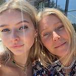 Gwyneth Paltrow & Daughter Apple in String Bikinis on Nye: Photo – Hollywood Life