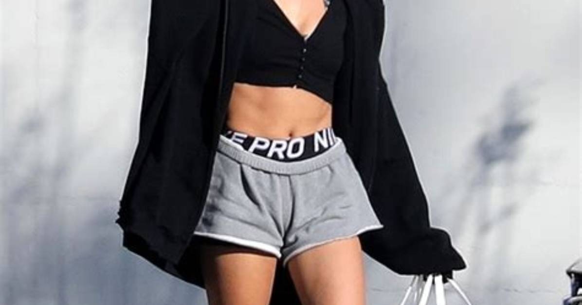Hailey Baldwin Rocks Short Shorts & Crop Top for Romantic Dinner Date with Justin Bieber