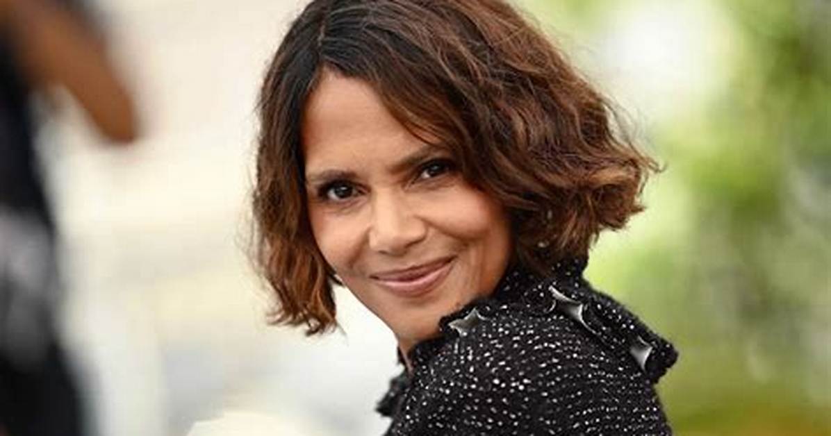Halle Berry Goes Makeup-Free for Her Morning Skin Care Routine: Watch – Hollywood Life