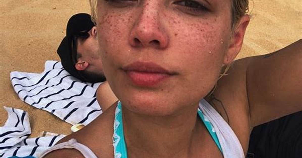 Halsey Goes Makeup-Free & Stuns in Polka Dot Bikini — See Glam Pic