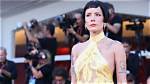 Halsey’s Nip Slip: Risks Wardrobe Malfunction in Crazy Plunging Dress — Pic