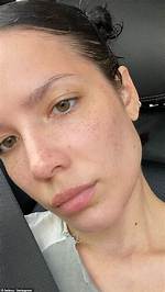 Halsey Shows off Her Freckles in Makeup-Free Pics of What She ‘Really Looks Like’ in Quarantine