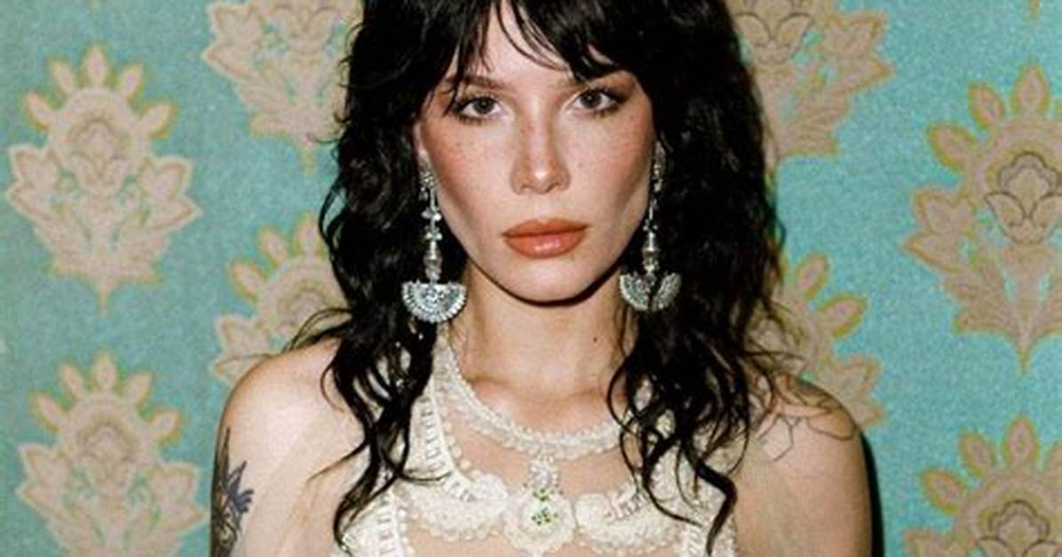Halsey Slams Hater on Twitter Who Claims She’s ‘Crazy’ & ‘The Worst’ — See Tweets