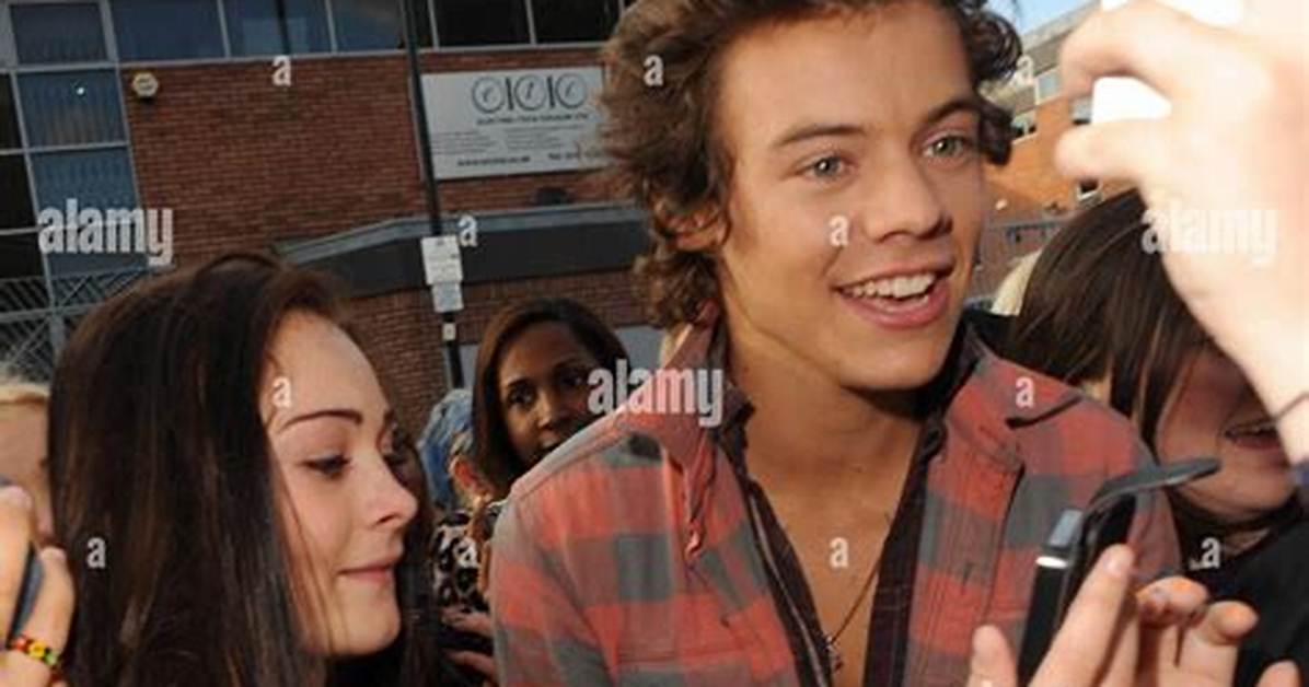 Harry Styles Makes out with Fan — One Direction-Er Loves Older Women – Hollywood Life