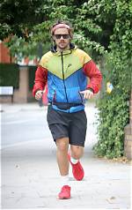 Harry Styles Rocks a Fanny Pack & Proves It’s Still in Style While Going on a Run — Pic