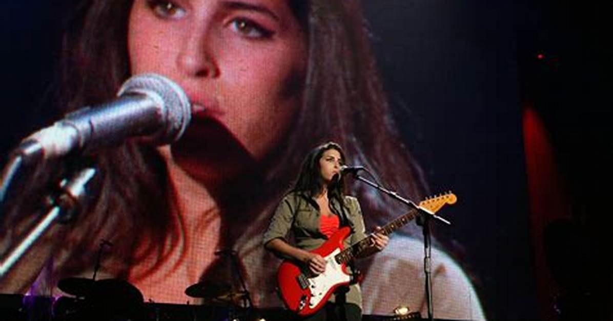 He Plays Guitar for Her – Hollywood Life