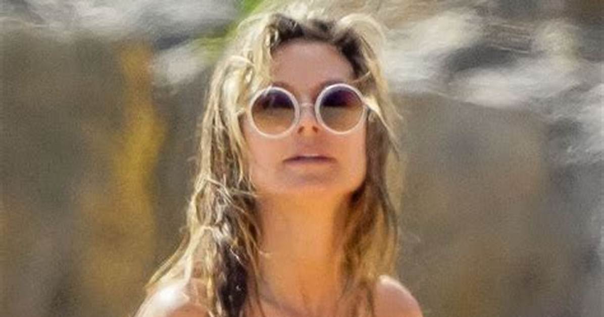 Heidi Klum Goes Topless & Wears Bikini Bottoms on Vacation – Hollywood Life