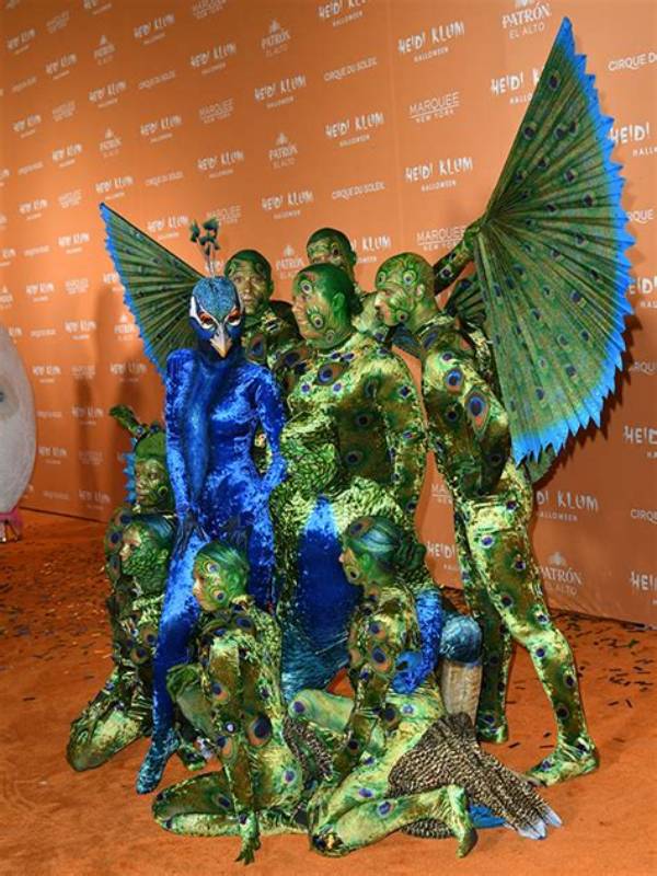 Heidi Klum Unrecognizable as Peacock for 2023 Halloween Costume – Hollywood Life