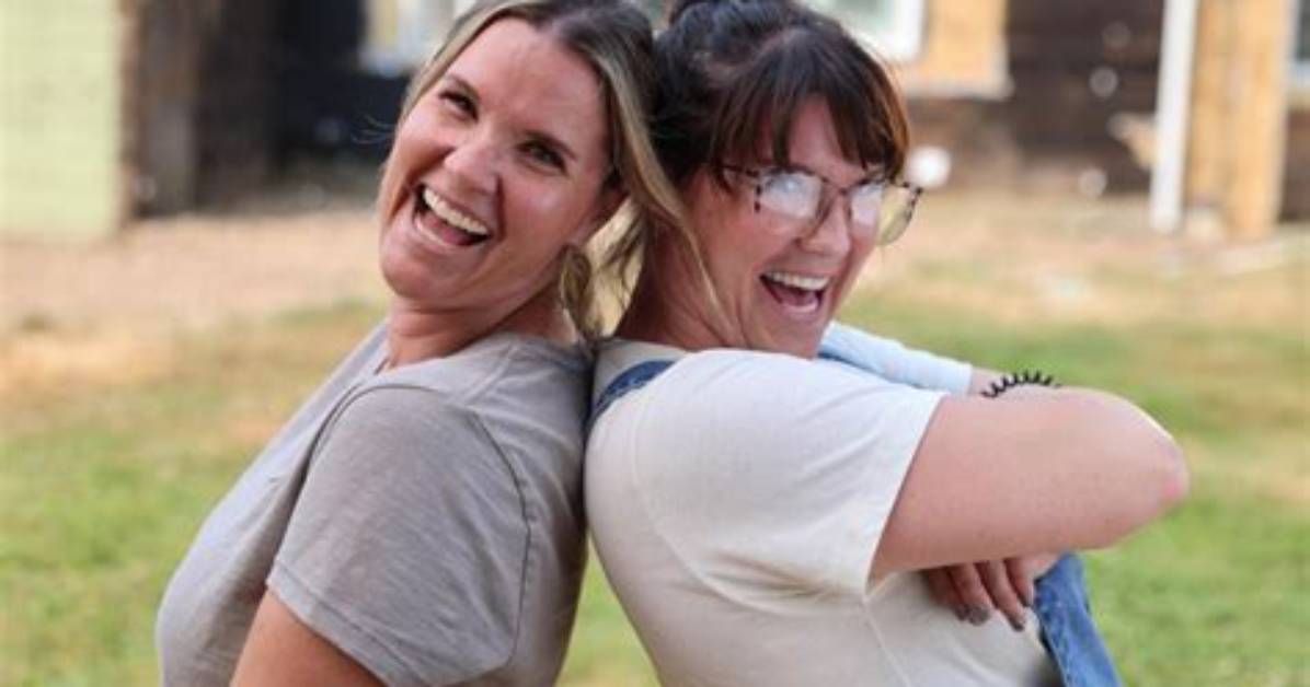 How Old Are Unsellable Houses Twins Leslie Davis and Lyndsay Lamb?