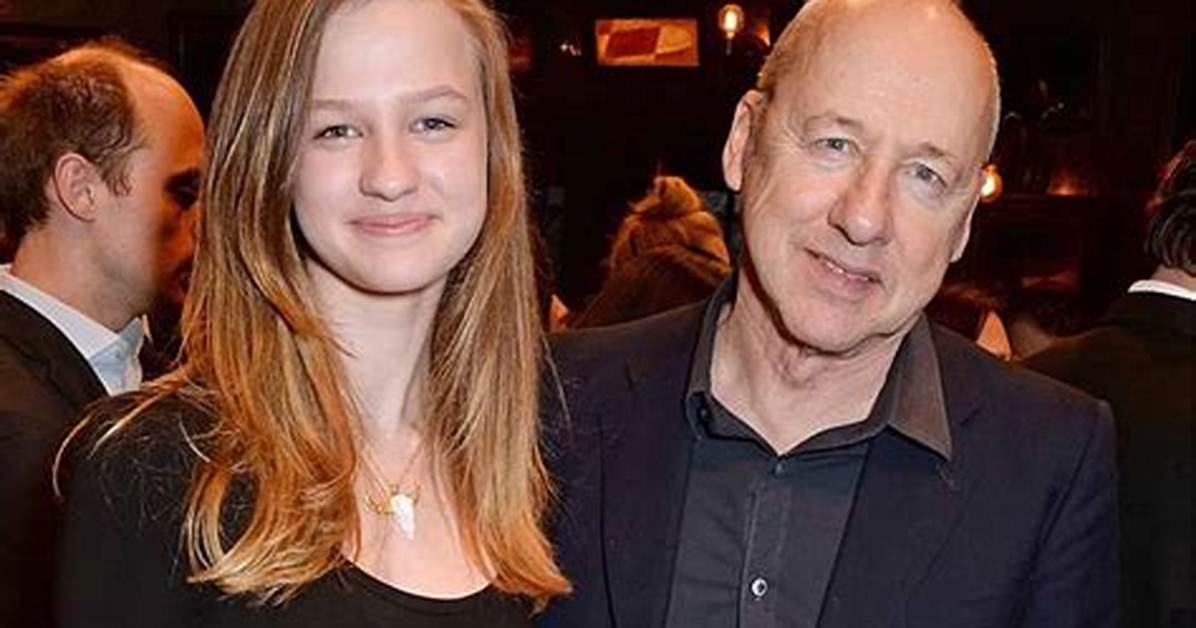 How Old Is Issy Knopfler? Everything to Know About the Actress and Daughter of Mark Knopfler