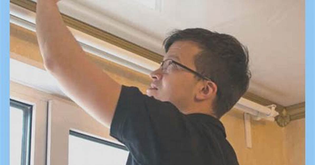How to Clean a Ceiling Before Painting