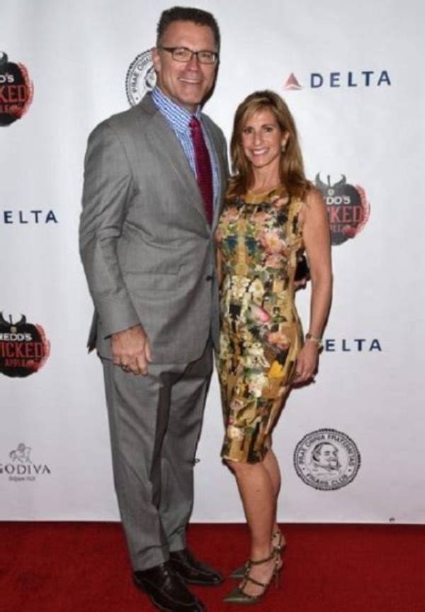 Howie Long Biography, Age, Family, Wife, Salary, Net Worth and Kids
